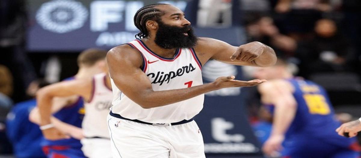 哈登超越海耶斯，NBA历史得分榜升至第12位，剑指摩西·马龙