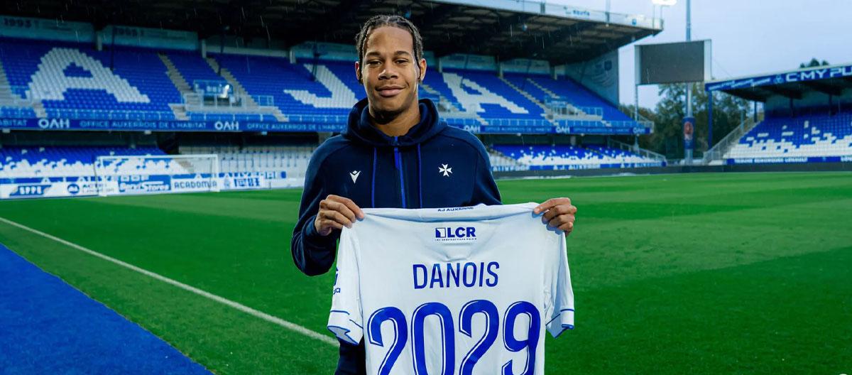 Auxerre completes contract extension with France U21s international midfielder Kévin Danois..