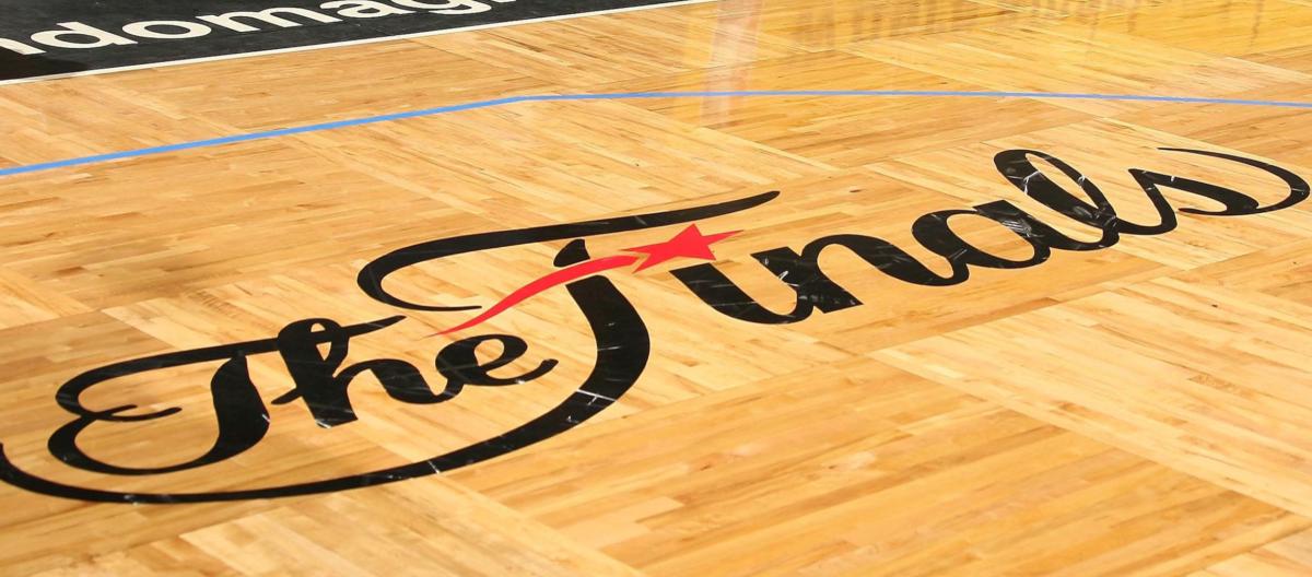 沙姆斯：NBA总决赛场地将重新绘制金杯与“Finals”字样