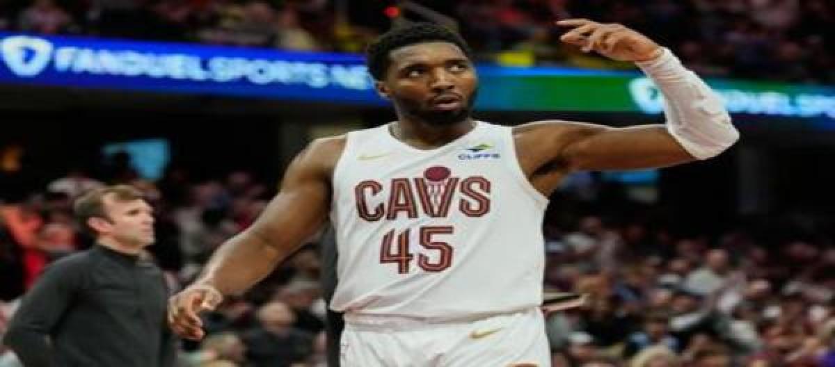 Mitchell scores 30 points to lead the Cavaliers to a 108-100 victory over the Grizzlies.