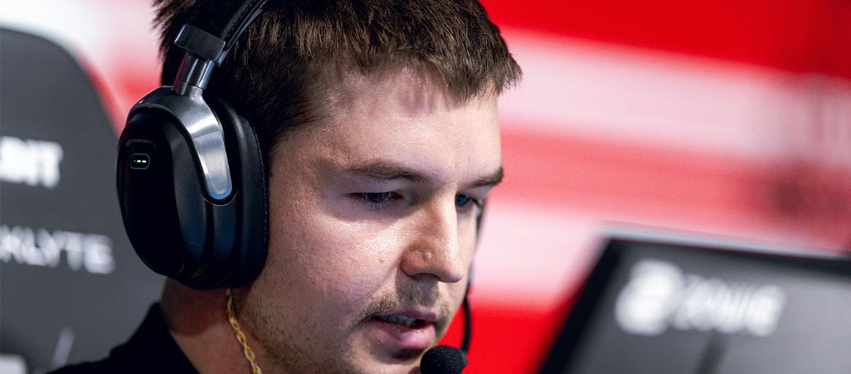据报道，《反恐精英2》Astralis战队的王牌选手dev1ce将加入100 Thieves战队。