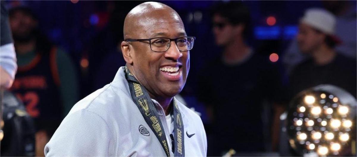 夺下NBA杯冠军　迈克·布朗称赞尼克斯展现出色的团结精神
