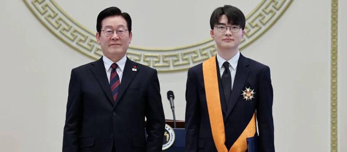 T1传奇选手Faker获颁韩国体育最高荣誉“青龙勋章”