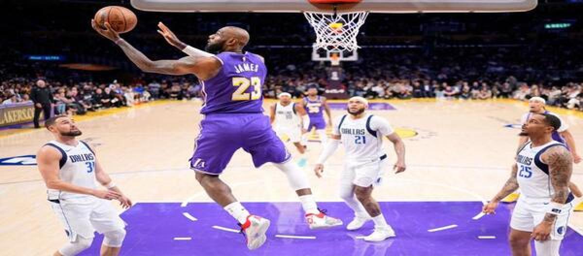 詹姆斯28分救主 湖人以124-104拿下独行侠