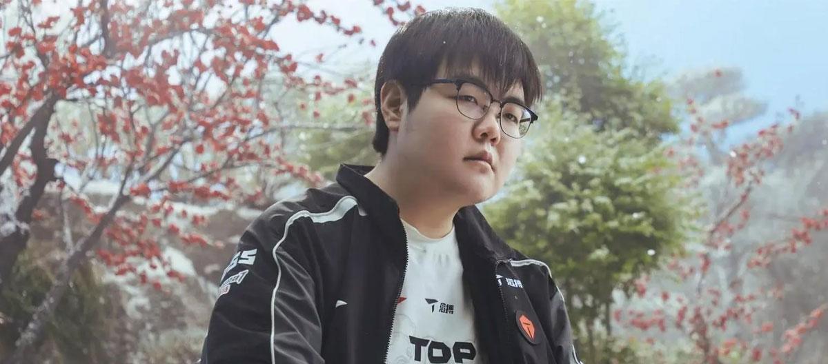 英雄联盟：顶级电竞（TES）上单选手白嘉豪（ID：369）将暂时离开队伍。