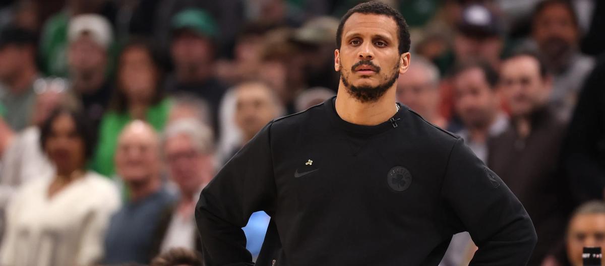The Celtics lost to the 76ers again. Joe Mazra: We must find different ways to deal with their defensive strategies.