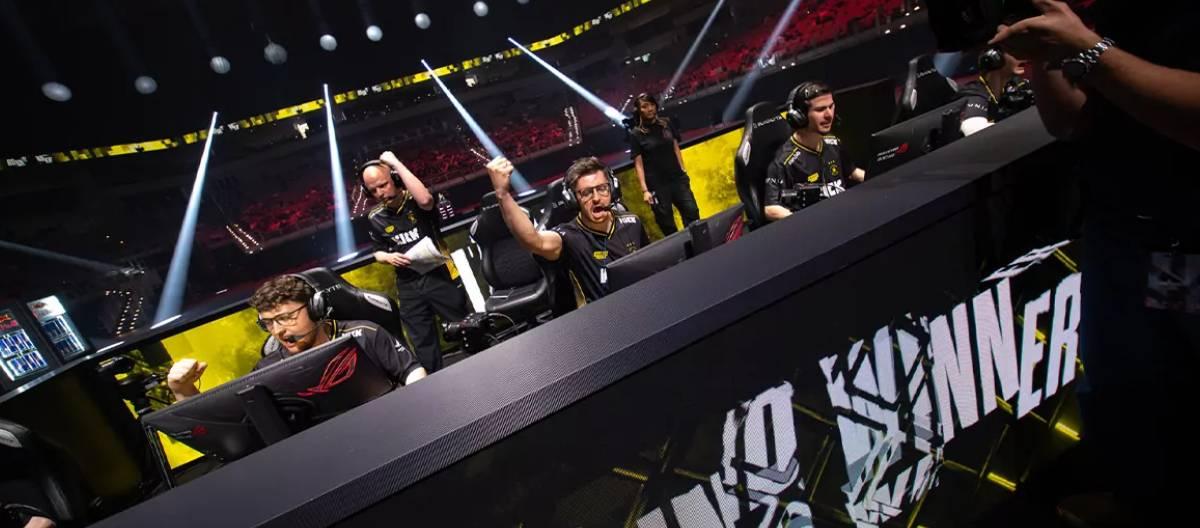 NAVI and Vitality both swept their opponents to advance to the 2026 BLAST Fort Worth Grand Final.