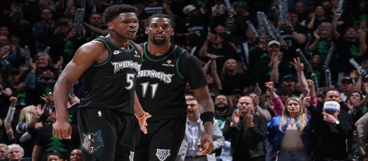 Edwards' 36 points led the Timberwolves to a 114-109 victory over the Spurs.