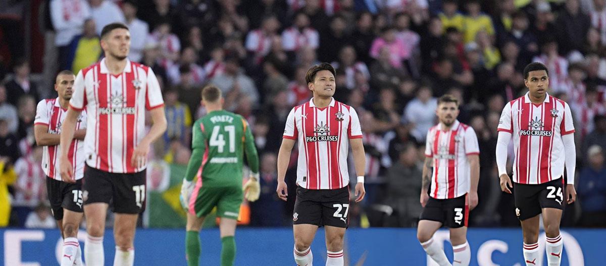 Southampton players are considering taking the club to court over the "spygate" scandal..