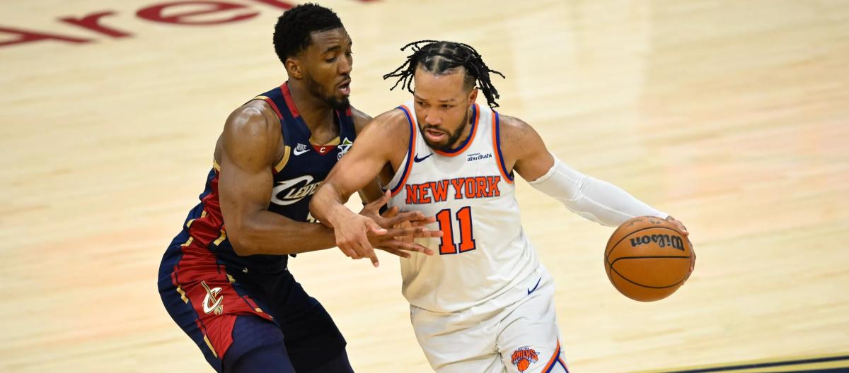The Knicks gained an advantage in advancing to the NBA Finals; Mike Brown praised the players' excellent adaptability.