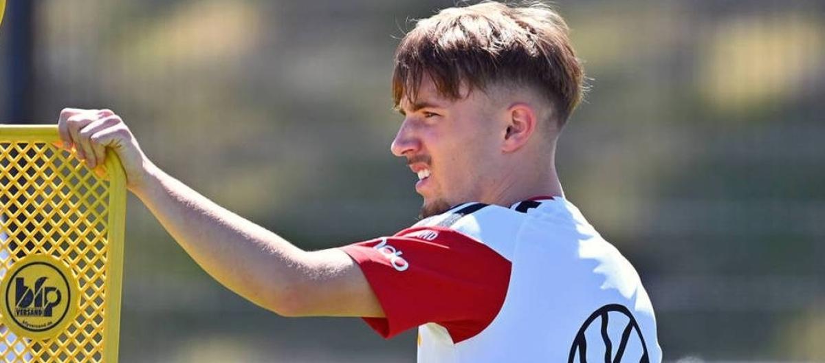 Lennart Carr, hoping to reach an even higher level of performance, takes Messi as his role model.