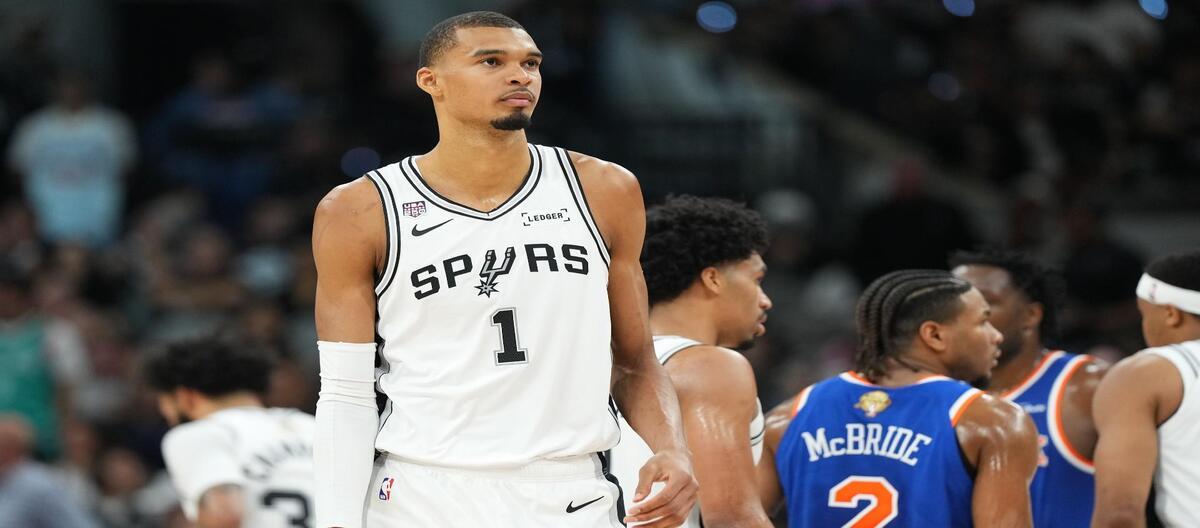 A late turnover by Wabanjama led to a narrow Spurs loss to the Knicks, who are now down 0-2.