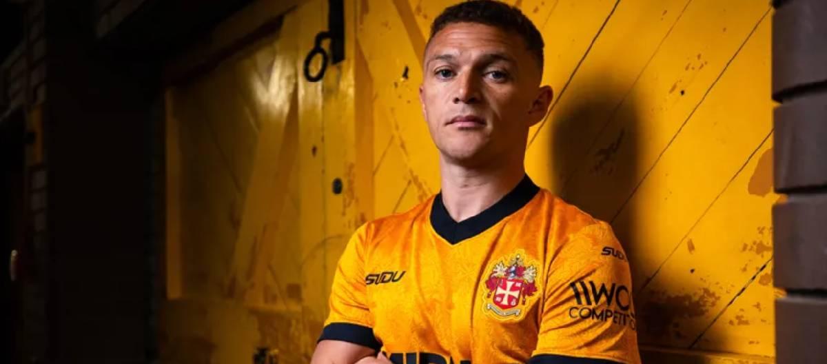 Wolverhampton Wanderers have officially announced the signing of Kieran Trippier on a two-year contract.