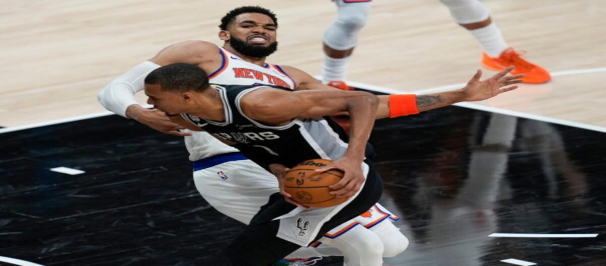 Wabanjama missed a crucial free throw, and the Spurs lost to the Knicks by 1 point.