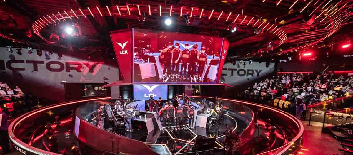 Is the franchise a cancerous growth hindering League of Legends' decline? A journalist's article provides an in-depth analysis, and viewers can relate to the sentiments. (Part Three)