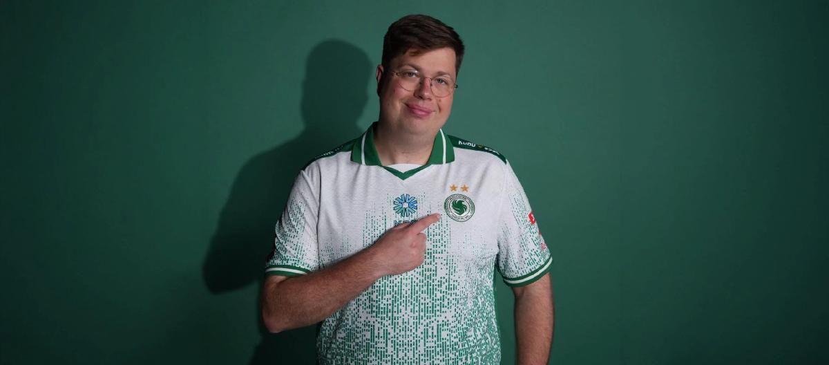 CS2: HLTV reporter was absent due to illness; m0NESY emphasized that only karrigan was present.