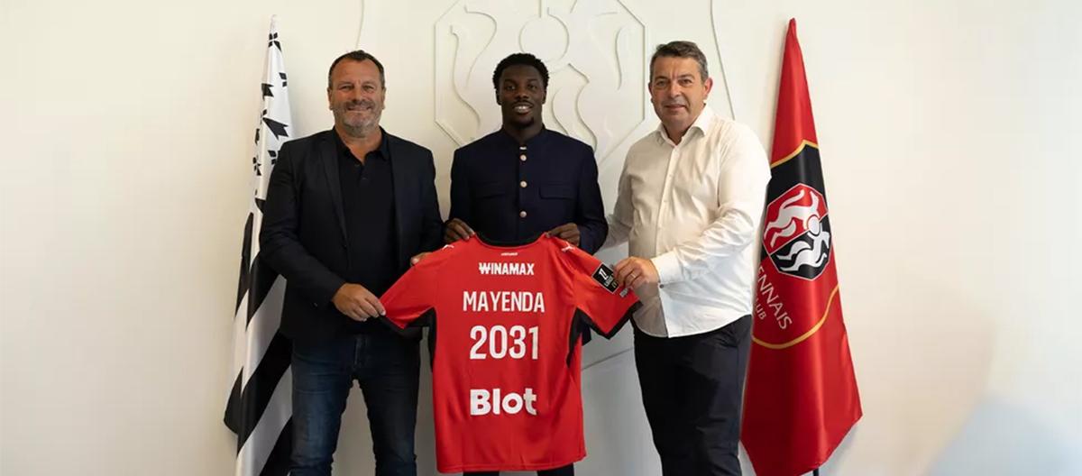 Sunderland striker Mayenda has officially joined Rennes on a five-year contract.
