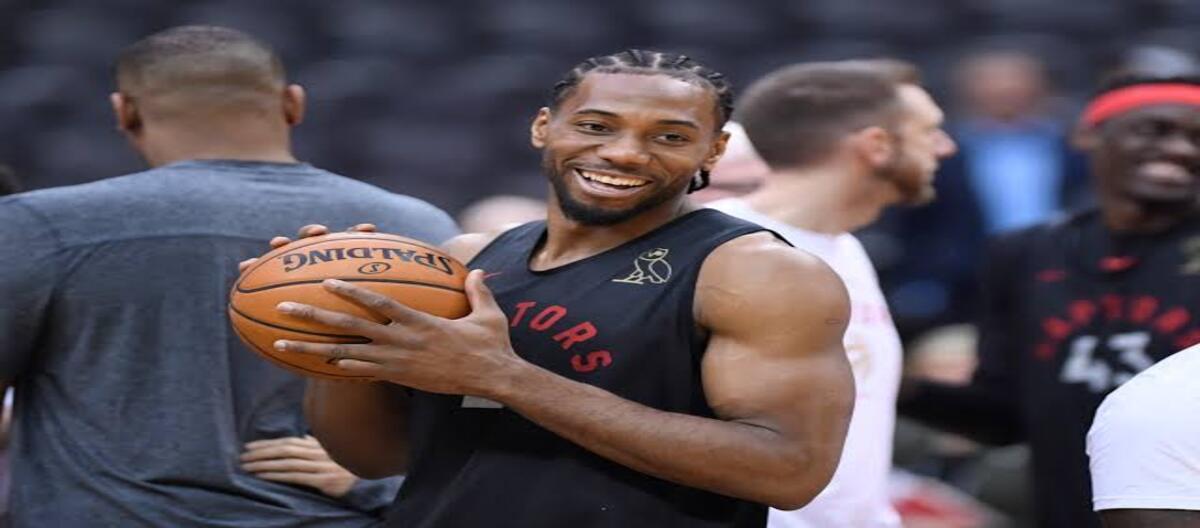 Leonard hires a new agent and returns to the Raptors to begin contract extension negotiations.