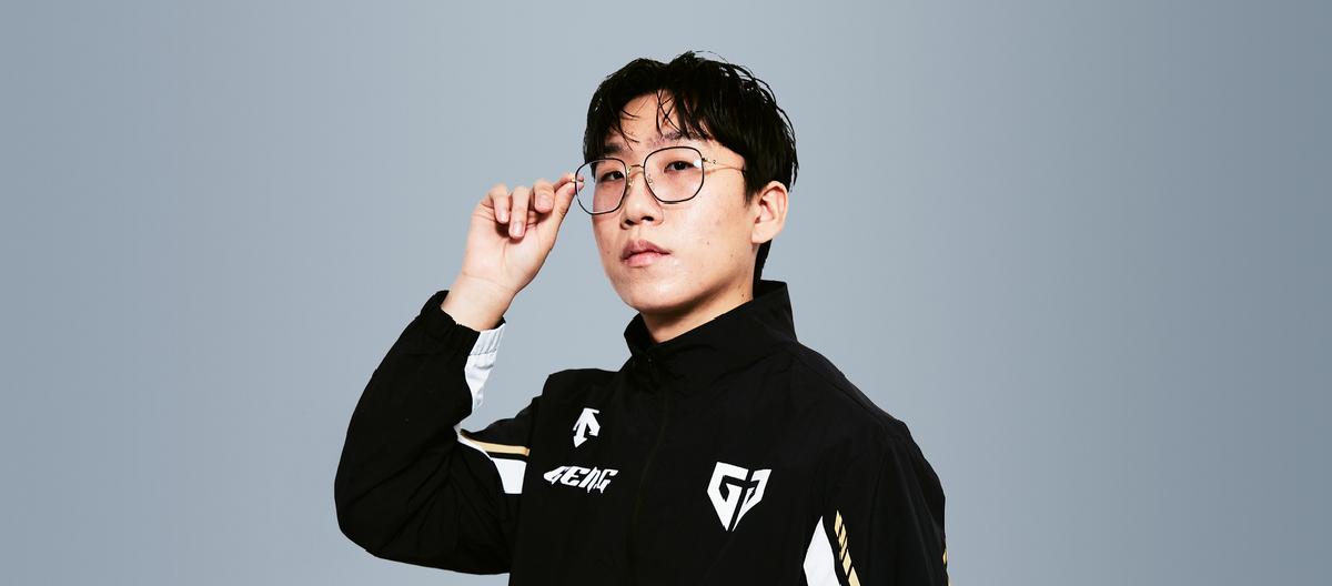 Are the two major regions applying different standards to penalties? LCK fines 85,000 RMB for tax violations, while LPL fines 150,000 RMB for etiquette mistakes.