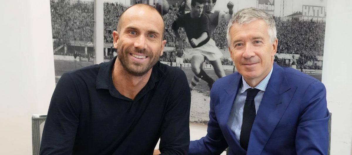 Bologna completes contract extension with veteran Lorenzo De Silvestri..