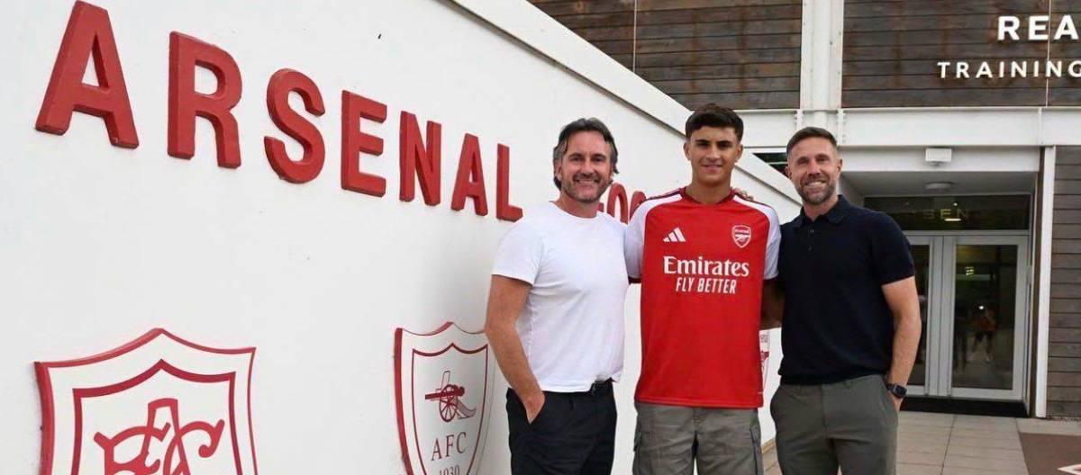 Arsenal have officially announced the signing of 18-year-old defender Elijah Upson.