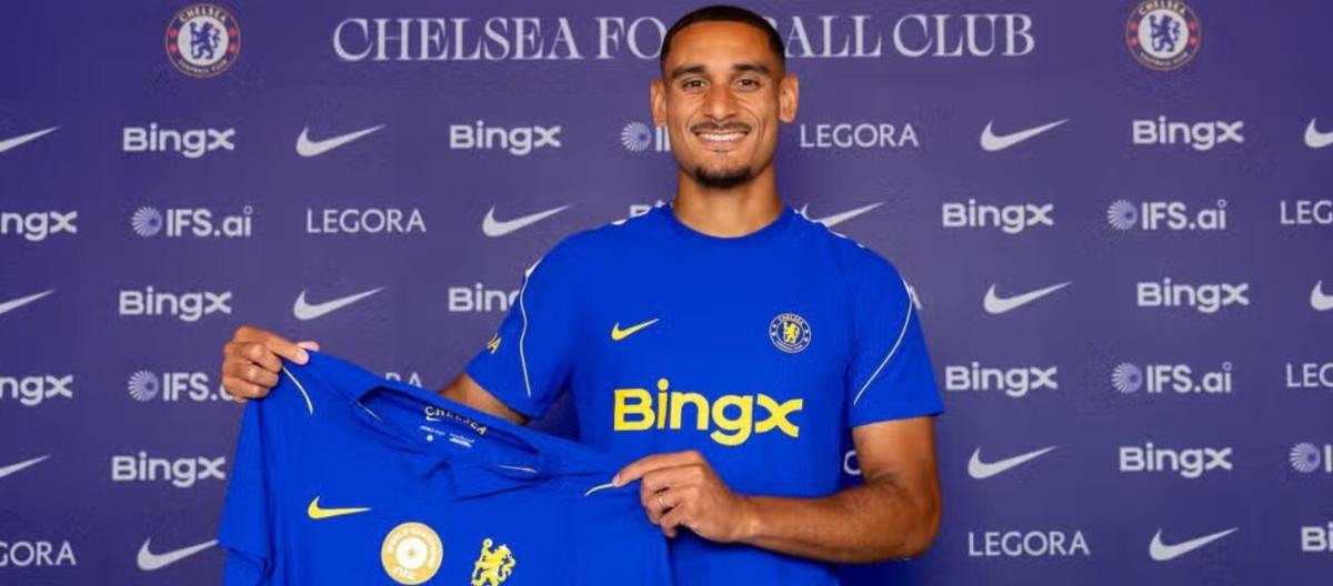 Chelsea sign French defender Lacroix