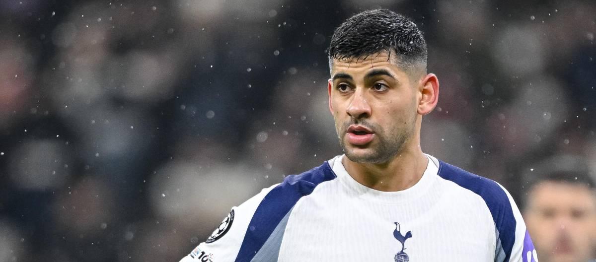 Tottenham Hotspur are reportedly considering selling Romero, but have successfully renewed the contract of their star player, Van der Wenger.