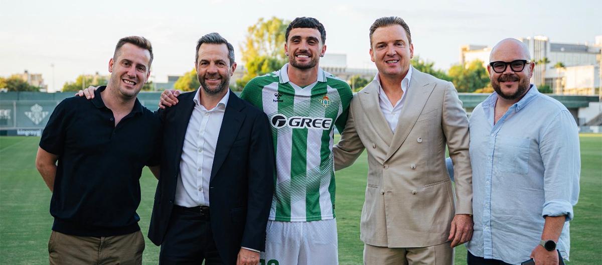 Real Betis officially announced the signing of AZ Alkmaar striker Parrott, with a transfer fee of up to 20 million euros.