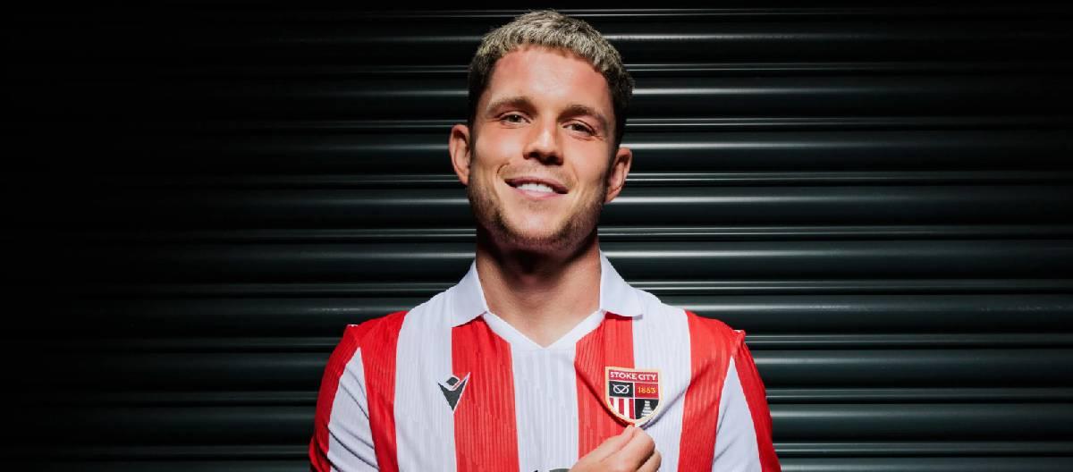 George Hearst has officially joined Stoke City and signed a three-year contract with the club.