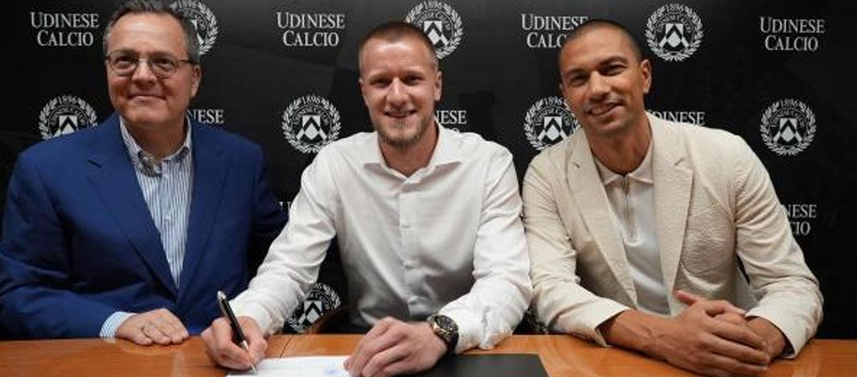 Udinese officially announce the signing of Lech Poznań's Polish goalkeeper Bartosz Mrozek..
