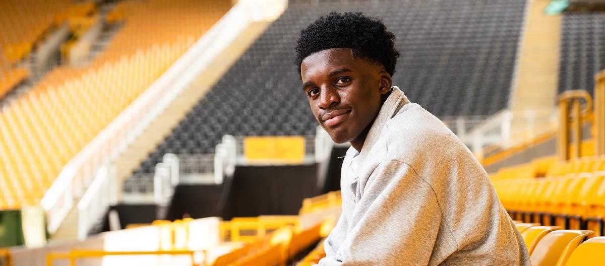 Jerome Abbey officially signed his first professional contract with the club.