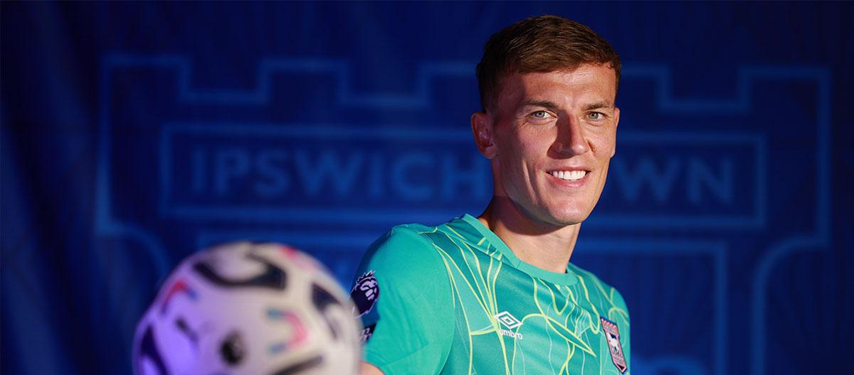 Ipswich Town completes contract extension with goalkeeper Christian Walton..