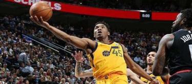 米切尔半场独砍22分 骑士领先灰熊