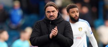 Leeds United won the English Championship, Falk was immersed in his emotions after the game