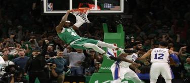 Lakers and Warriors are interested in strengthening their inside game, and former Celtics center Williams has attracted attention