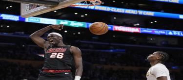Trail Blazers' interior rotation finalized, Reese stays with the team to strive for the playoffs