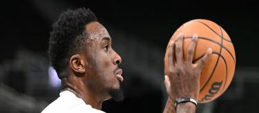 Official: Bucks re-sign Thanasis Antetokounmpo for 1 year and 2.9 million euros