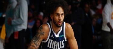 Dallas Mavericks center Pat Riven is experiencing swelling and discomfort in his right foot, potentially sidelining him for an extended period.