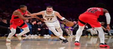 东契奇25分救主 湖人以110-93逆转胜猛龙