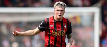 伯恩茅斯将对后卫亚历克斯·希门尼斯展开内部调查，他涉嫌向一名15岁未成年少女发送不雅私人信息。