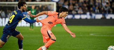 La Liga – Barcelona lost 0-1 to Alaves, failing to reach 100 points.