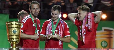 German Cup – Kane scores hat-trick as Bayern Munich defeat Stuttgart 3-0 to win the title.