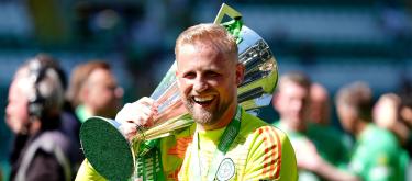 Danish goalkeeper Kasper Schmeichel has announced his retirement due to a shoulder injury.