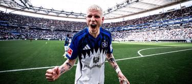 Hamburg triggered on-loan Rennes Denmark attacking midfielder Albert Grønbæk's buyout clause..