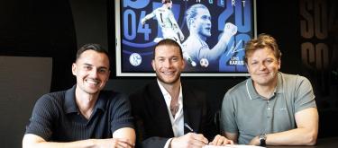Schalke 04 completes contract extension with goalkeeper Loris Karius..