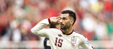 世界杯——巴埃纳破门建功，西班牙1-0送乌拉圭出局