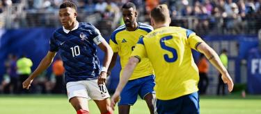 World Cup – Mbappe scores twice as France defeats Sweden 3-0