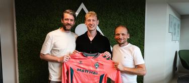 Werder Bremen have officially signed Polish center-back Oscar Wojciech on a five-year contract.