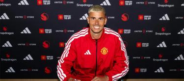 Leeds United goalkeeper Carl Dalow has joined Manchester United on a free transfer and will wear the number 12 shirt.