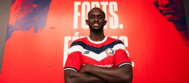 Sevilla center-back Niangzu joins Lille on a free transfer and will wear the number 23 jersey.